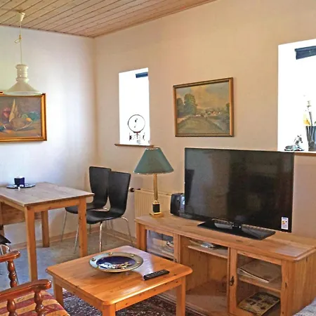 2 Bedroom Beautiful In Apartment *