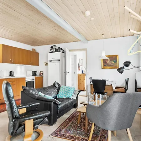 Stunning Apartment In Middelfart Apartamento