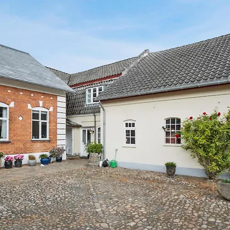 Stunning Apartment In Middelfart Apartamento *