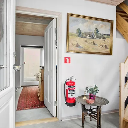 Stunning Apartment In Middelfart Apartamento